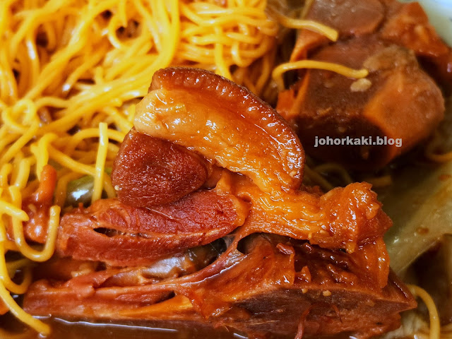 Chinatown-Complex-Red-Fermented-Bean-Curd-Pork-Trotter-南乳燜豬手