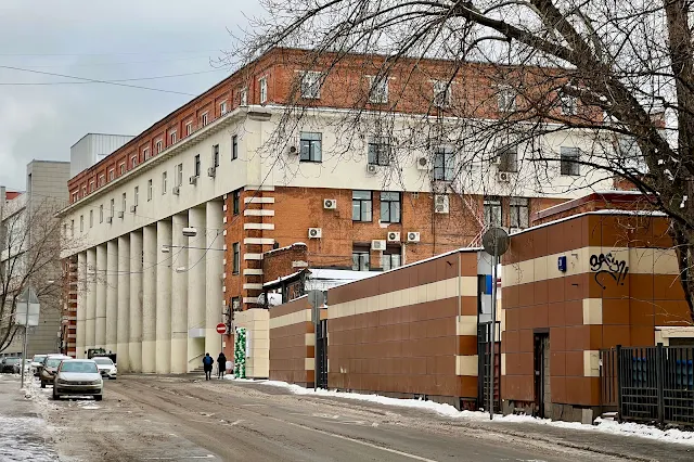 Переведеновский переулок, Склады Центросоюза (здание построено в 1922 году)