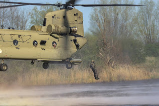 Helocasting operations Dutch Chinook