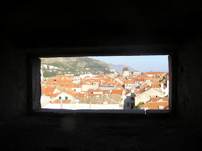 by E.V.Pita.... Dubrovnik (Croatia) city walk (1,5 hours) / por E.V.Pita.... Paseo por Dubrovnik (Croacia) en 1,5 horas ... http://thecrazytourist.blogspot.com/2012/03/dubrovnik-croatia-city-walk-15-hours.html 