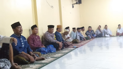 Eratkan Silaturahmi dengan Ulama, Bhabinkamtibmas Polsek Purwakarta Polres Cilegon Hadiri Nuzul Quran