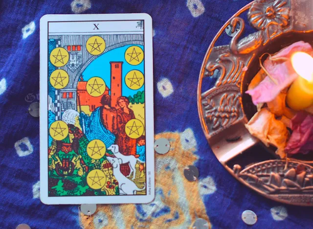 Saiba o significado da Carta do 10 de Ouros no Tarot do amor, dinheiro e trabalho, na saúde, como obstáculo ou invertida e como conselho.