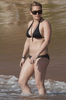 Hot Celebrity Hilary Duff in bikini beach vacation candids from Hawaii