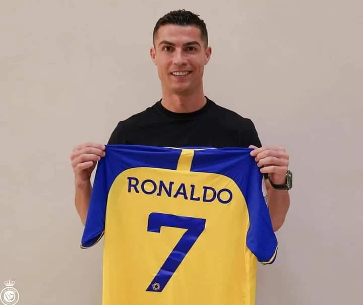 انتقال اللاعب البرتغالي كريستيانو رونالدو إلى النصر السعودي