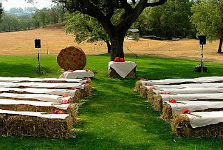 Decoración de Bodas Originales, Salones de Ceremonias con Bancas o Butacas