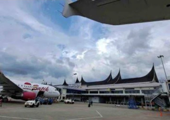 Bandara Minangkabau Ditutup