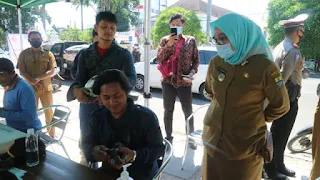 Wakil Walikota Dan Sekda Kota Cirebon Turun Langsung Memantau Penegakan Disiplin Penggunaan Masker