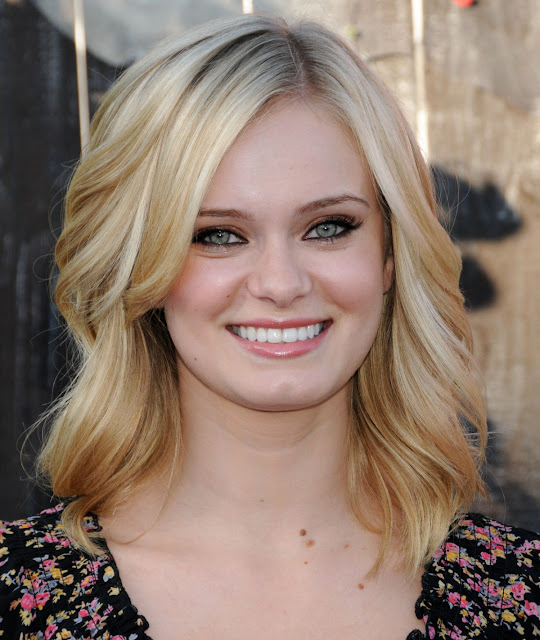 Sara Paxton Photos