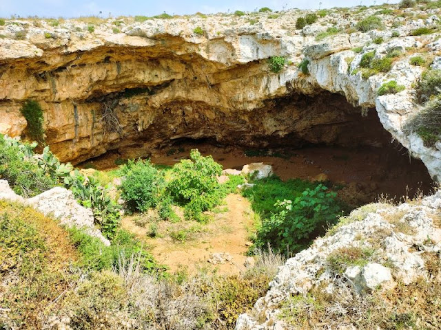 grotta Għar Tuta Malta