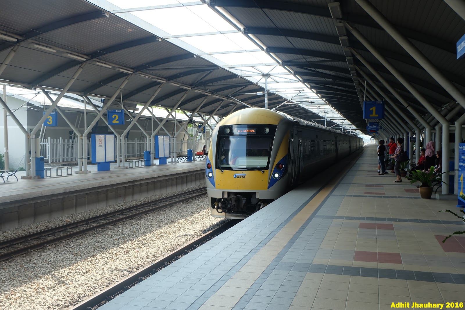 Menikmati Kereta  Api  ETS Electric Train Service di Malaysia 