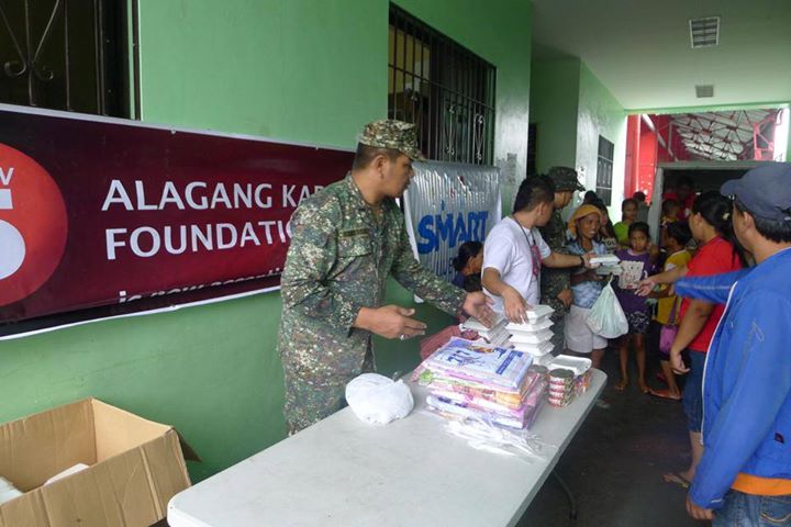 Smart has also joined the Alagang Kapatid Foundation relief operations in Mandaluyong