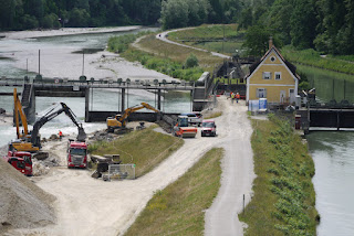 Großhesseloher Isarwehr, von der Großhesseloher Brücke aus fotografiert