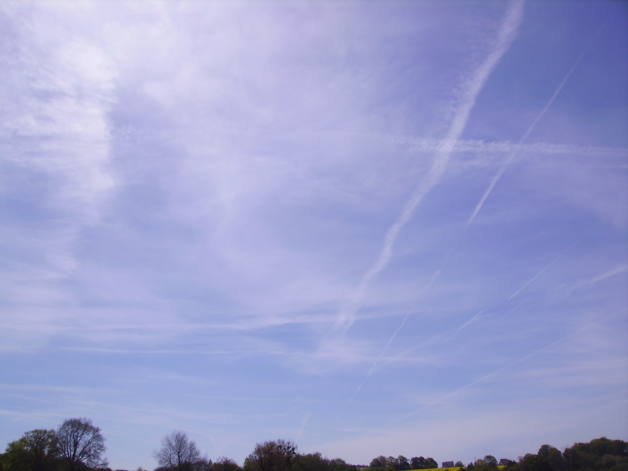 Chemtrails, Contrails, ou trainées de vapeur d'eau ???