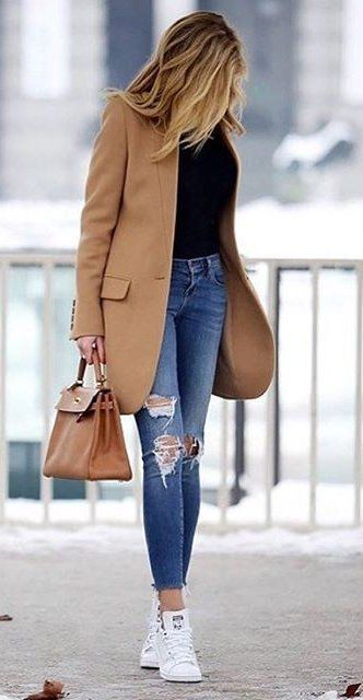 what to wear with a nude coat : bag + skinny jeans + top