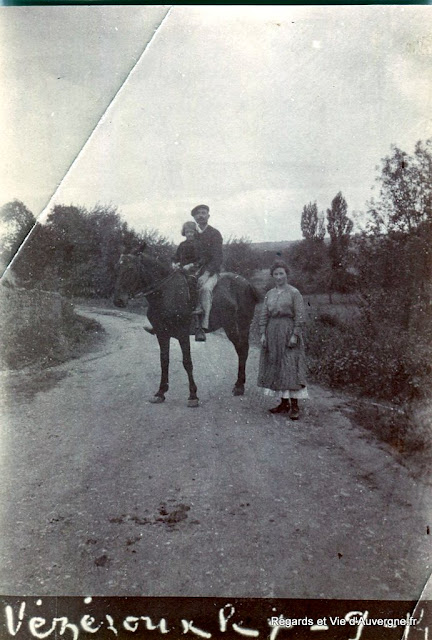 Vézézoux, Haute-Loire en septembre1917, monsieur et enfant à cheval.
