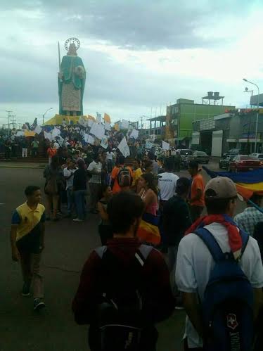 MUD-Apure protestó contra el hambre, no a la constituyente, no más represión y libertad en San Fernando.