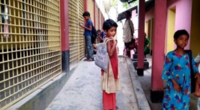 কুষ্টিয়ার কুমারখালীতে স্কুলে শিক্ষককেরা আসেন নিজেদের ইচ্ছেমতো।।BDNews.in
