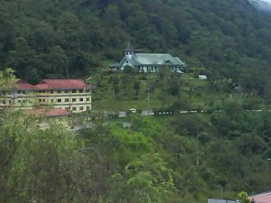 gereja... menjulang di atas