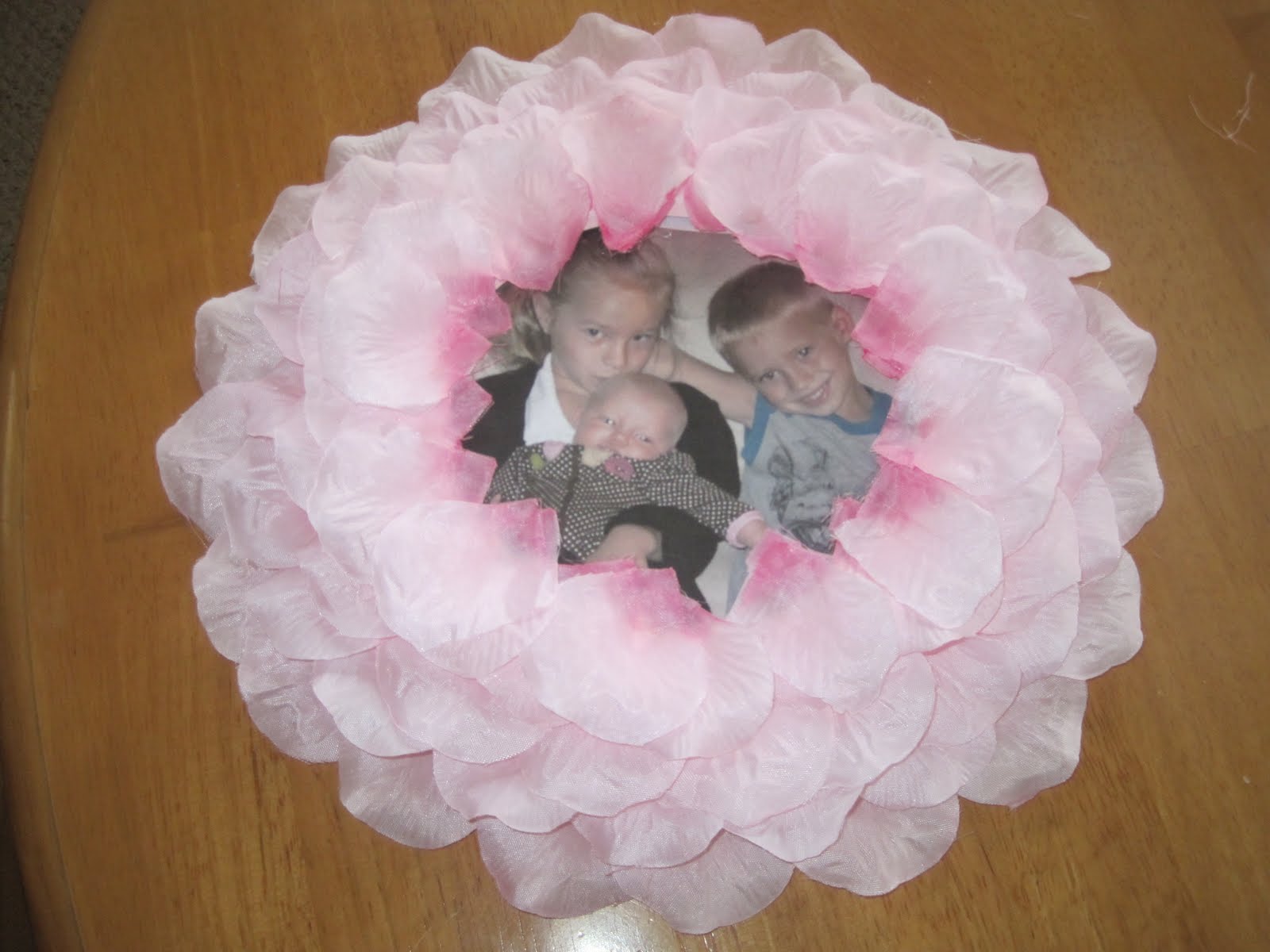 Preschool Crafts for Kids*: Mother's Day Paper Plate Wreath Picture