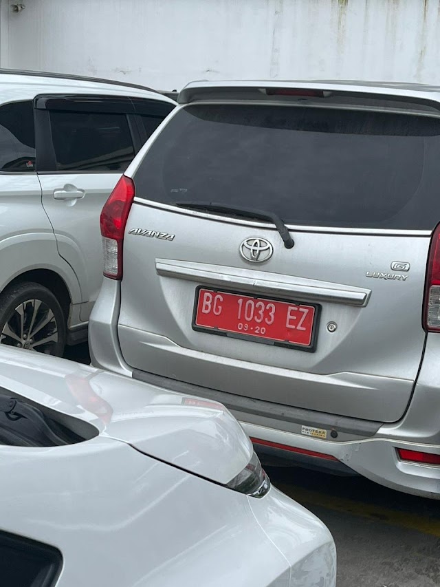 BRAEKING NEWS : Mobil  Plat Merah Milik Pemkab Lahat BG 1033 EZ Parkir di Mall PS Hari Libur Ada Apa?? 