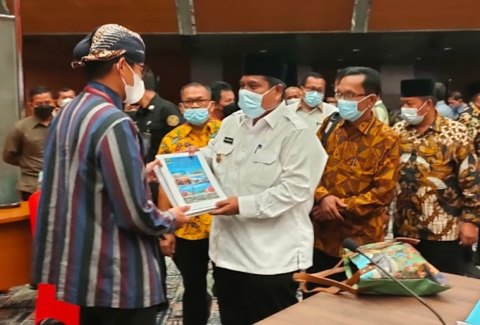 Rakor Bersama Mentri Sandiago Uno, Bupati Suhatri Bur Paparkan Potensi Wisata Padang Pariaman