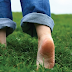 Terapias alternativas; caminar descalzo, sus beneficios