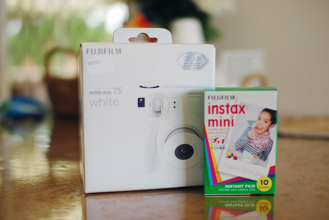 Fujifilm Instax mini 7s White Polaroid Camera unboxing