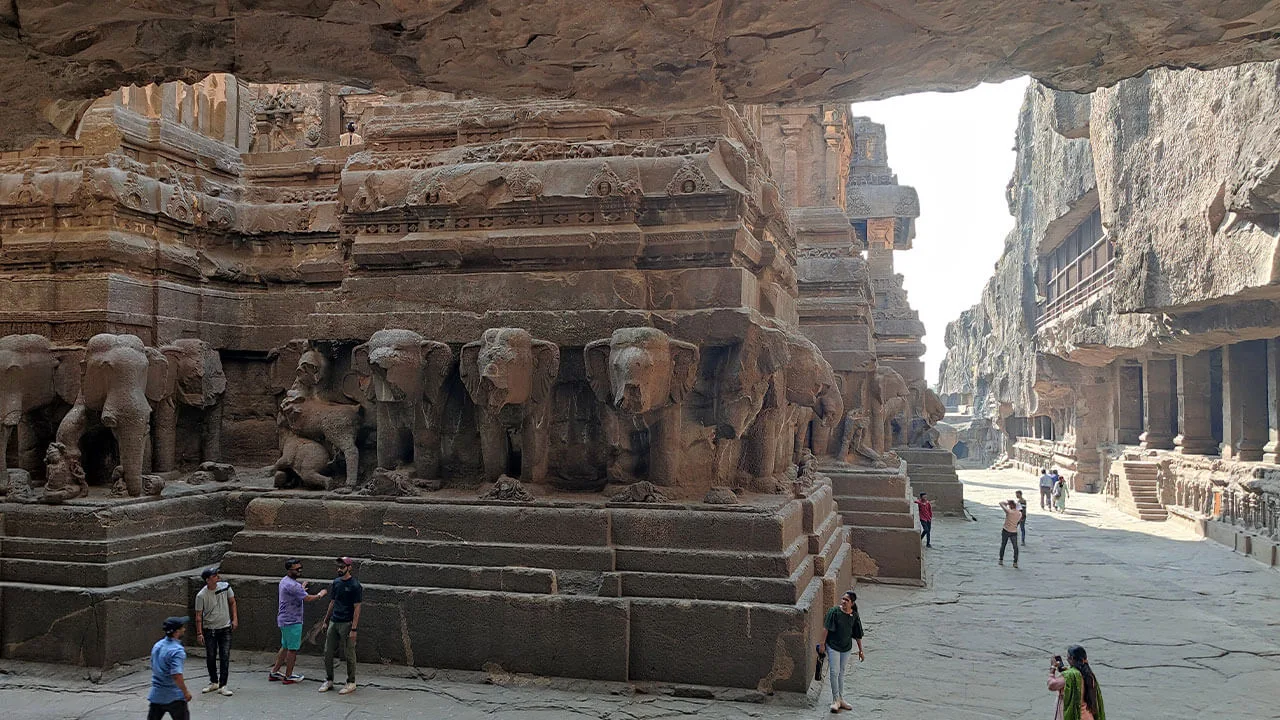 वेरूळचे कैलास मंदिर