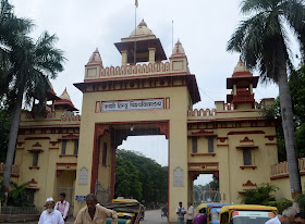 Entrance of Banaras Hindu University or Kashi Hindu Vishwavidyalay. Varanasi