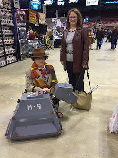 Photo of me standing with a cosplayer dressed as the 4th Doctor, plus the K-9 he crafted.