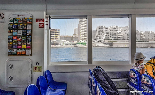 Travessia de Sliema para Valeta a bordo de um ferry, em Malta