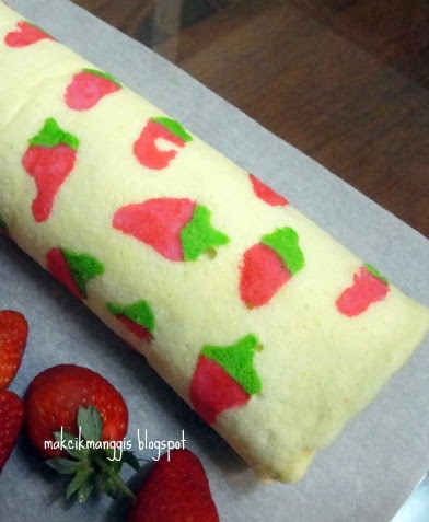 Jom masak, jom makan makan: Strawberry Swiss Roll.