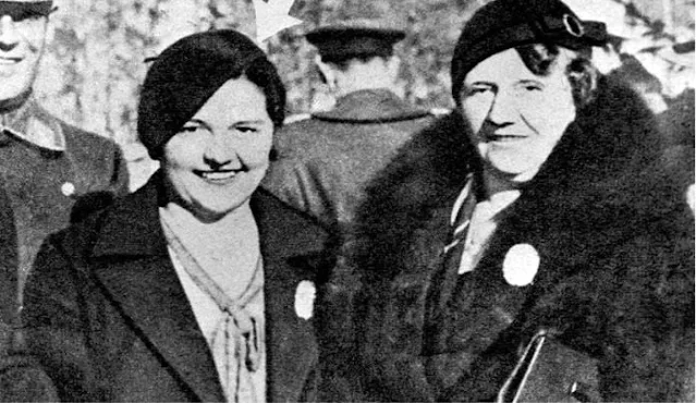 A irmã de Adolf, Angela, e sua filha Geli.