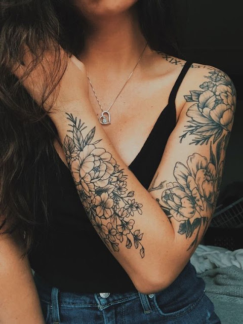 Deixe sua personalidade transparecer na pele: 40 mangas de tatuagens femininas para se inspirar!
