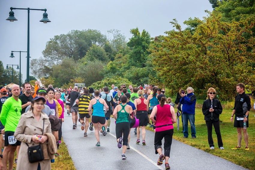 The 2014 Trail to Ale race on the Eastern Promenade to benefit Portland Trails. Portland, Maine. September 21, 2014. Photo by Corey Templeton.