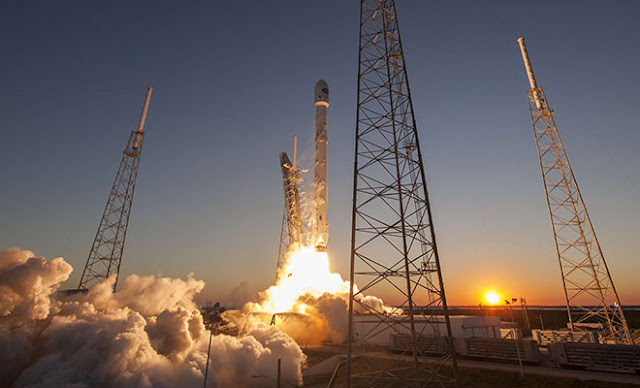 Επιτυχής εκτόξευση του πυραύλου Falcon 9 για τη SpaceX [Βίντεο]