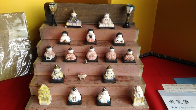 Old hina dolls