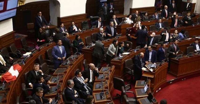 Posibilidad de restituir el Congreso disuelto es remota, sostuvo el presidente del Tribunal Constitucional del Perú, Ernesto Blume