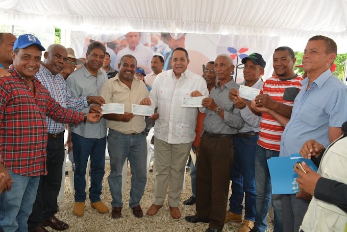 Gracias a Visita Sorpresa, productores de Barahona reciben recursos para compra de camión y construcción sistema de regadío