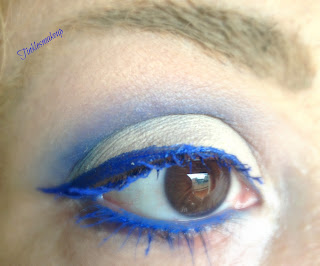 eye_makeup_look_neutral_electric_blue