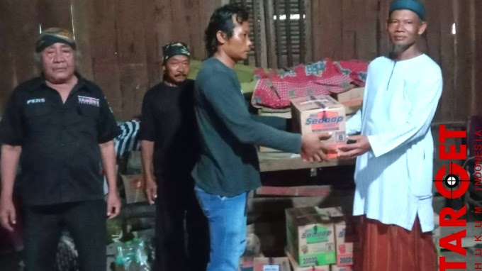 Penjaga Honorer SDN Berikan Bantuan Kemanusiaan di Dukuh Secang Desa Jetis Kec. Sambirejo Sragen
