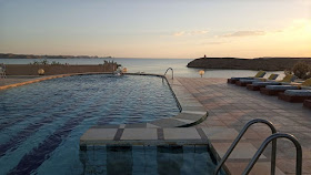 la piscina del Nefertari hotel abu simbel