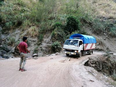 TANTAMAYO Y OTROS DISTRITOS PODRÍAN QUEDAR INCOMUNICADOS POR PUENTE QUE SE CAE A PEDAZOS