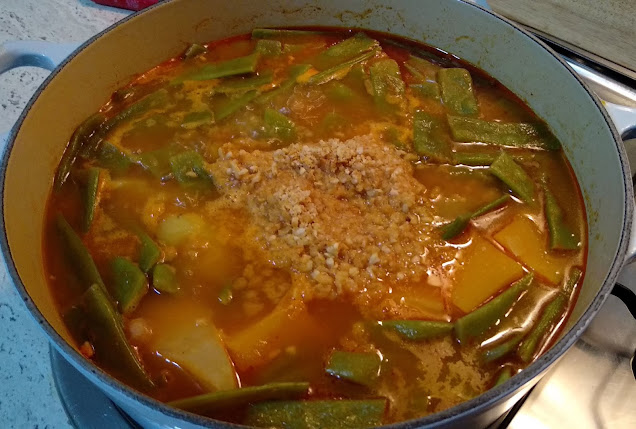 OLLA GITANA Potaje tradicional murciano de legumbres y verduras receta cocina española murciana potaje guiso legumbres garbanzos calabaza vegetariana vegana pobre economica barata recetas de mi madre plato de cuchara