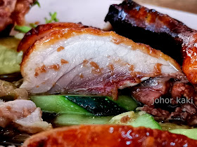Best 10 Roast Pork in JB Malaysia. Restoran Oktober in Johor Jaya Bakawali 洪记烧腊鸡饭