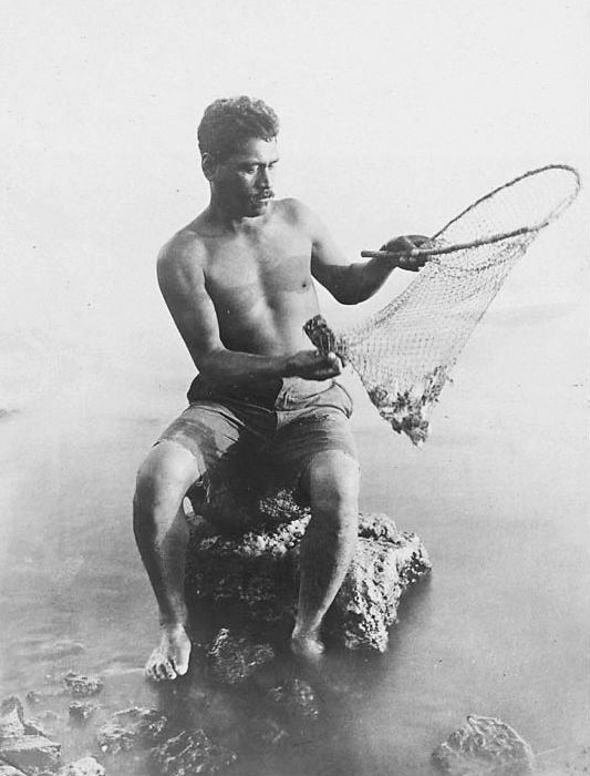 Hawaiian Time Machine: Hawaiian Fisherman with Scoop Net, 1925