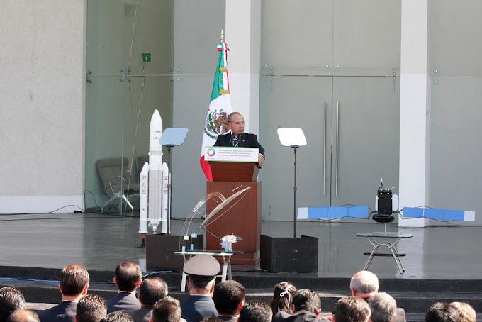 Anuncia Calderón el lanzamiento de tres nuevos satélites mexicanos