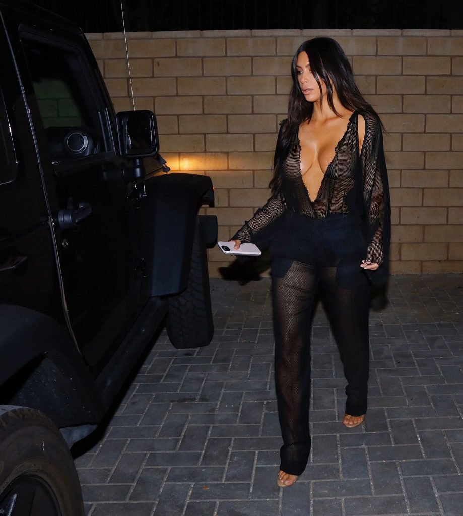 kim kardashian braless pics