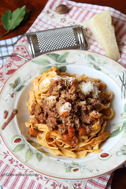 Tagliatelle con ragù di carne trita e Lardomagro Lenti