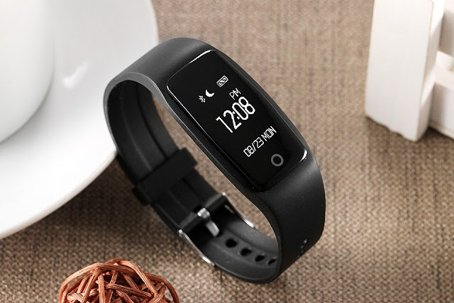 The Health and fitness features of the smart grup band include heart rate monitoring Lenovo Cardio Plus HX03W smart grup band launched in India